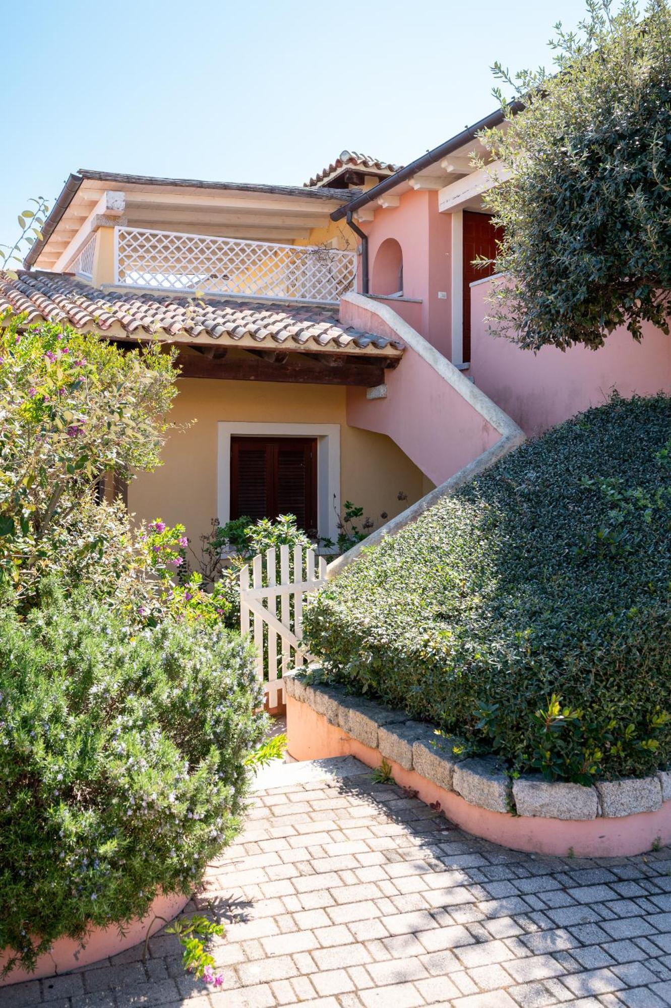 S'Abba Seafront Apartments - Your House In Sardinia Golfo Aranci Exterior photo